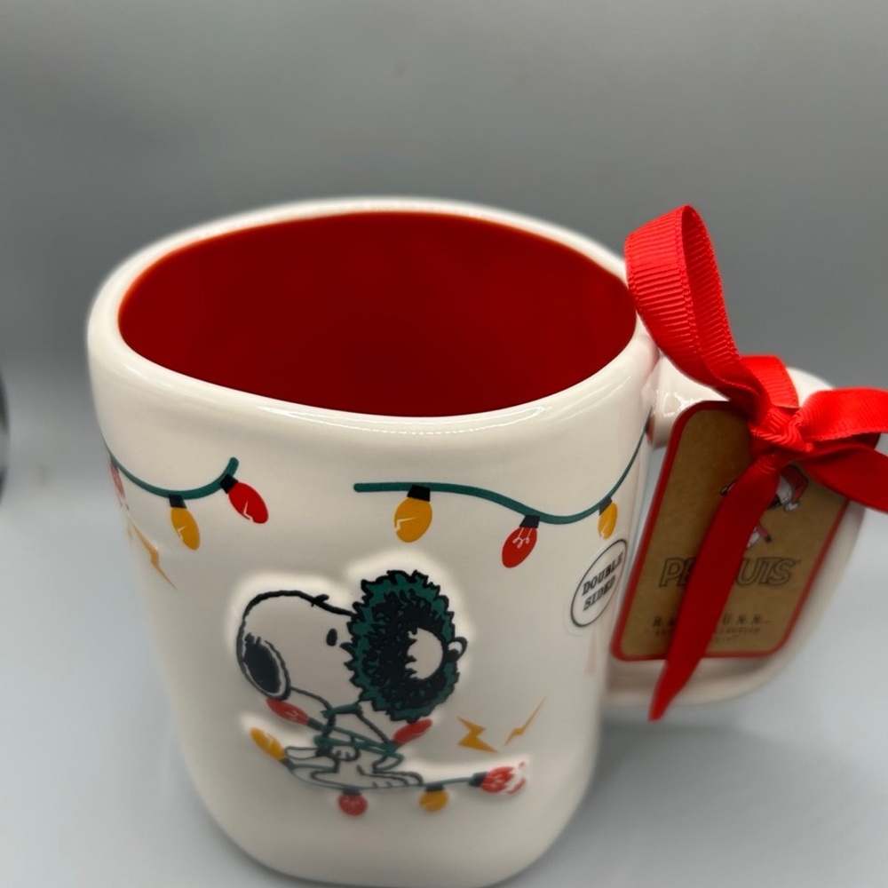 Rae Dunn Peanuts Christmas Snoopy With Wreath MERRY AND BRIGHT Mug 2025 NEW - Picture 2 of 3